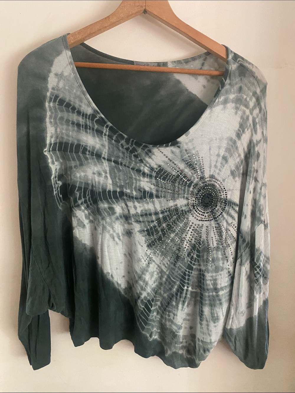 Tie-Dye Long Sleeve Pullover Top with Stud Detail - Green/White